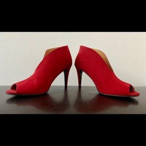 Classic Ellen Tracy ankle boots